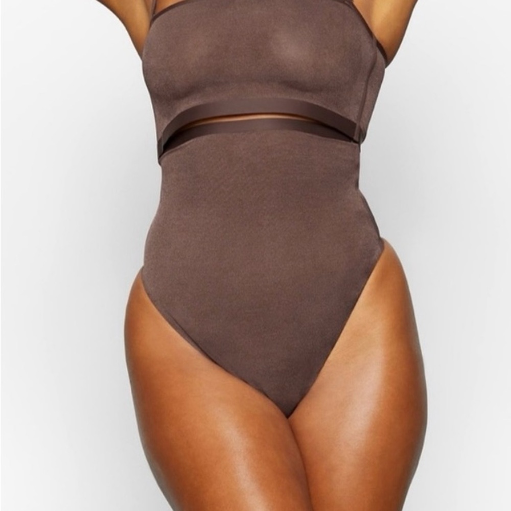 Skims High Waisted Sculpting Thong Size M